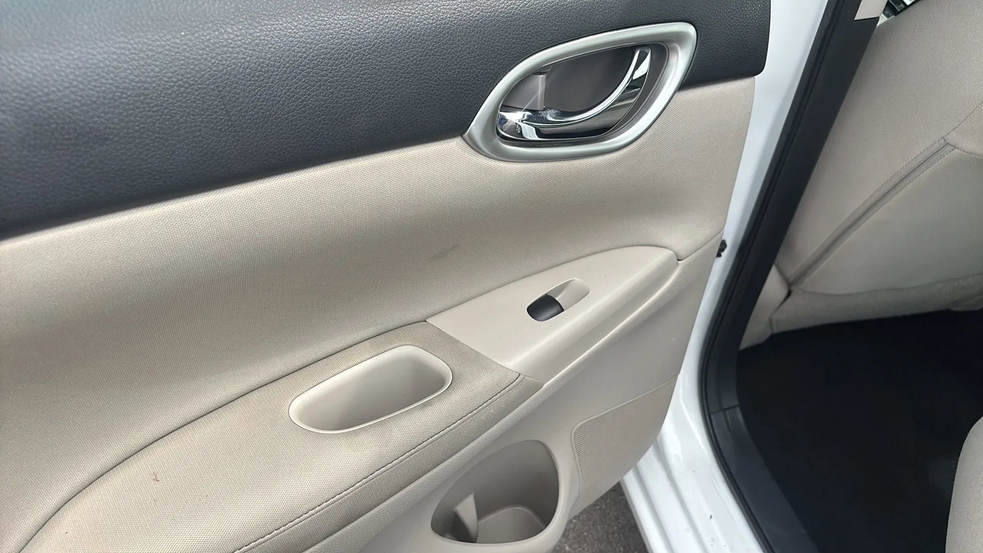 Used 2015 Nissan Sentra SV image 17