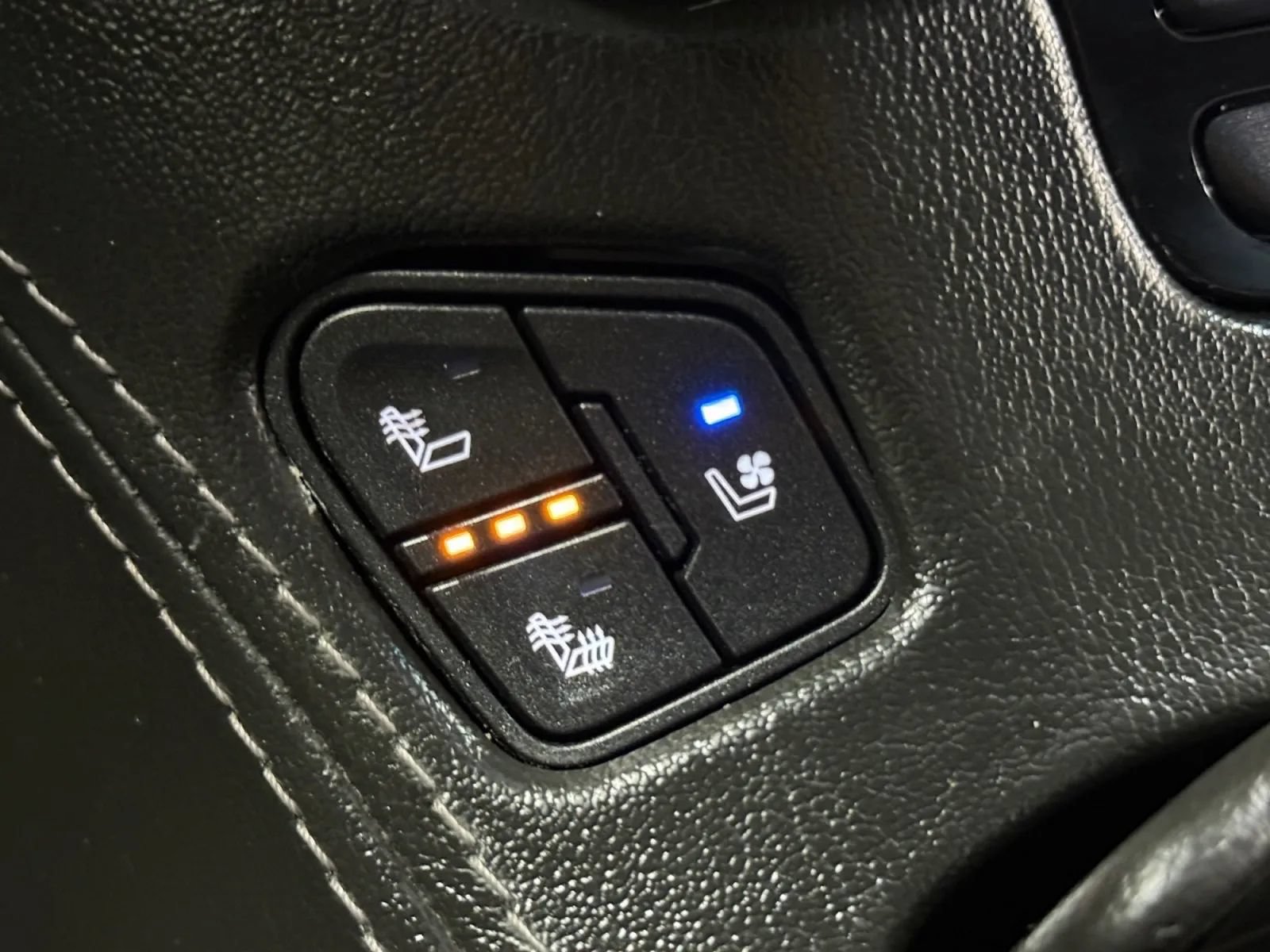 Used 2020 Chevrolet Suburban Premier AWD/4WD image 15