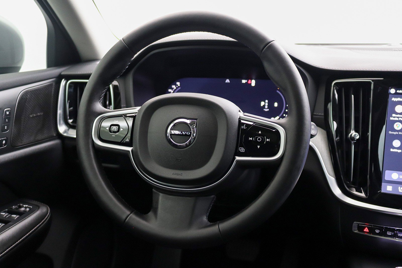 Used 2025 Volvo V60 B5 Cross Country Ultra w/ Protection Package Premier AWD/4WD image 18