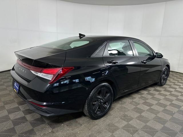 Used 2021 Hyundai Elantra SEL w/ Convenience Package image 3