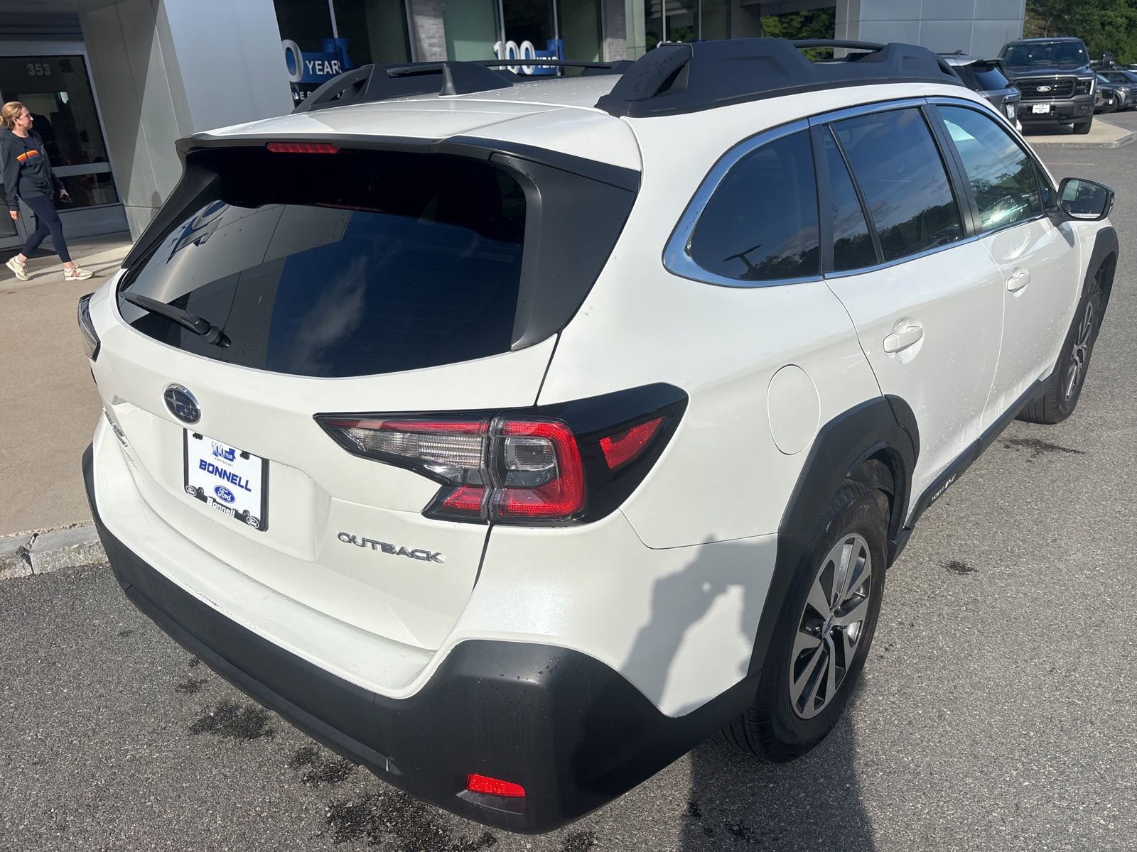Used 2024 Subaru Outback Premium AWD/4WD image 3