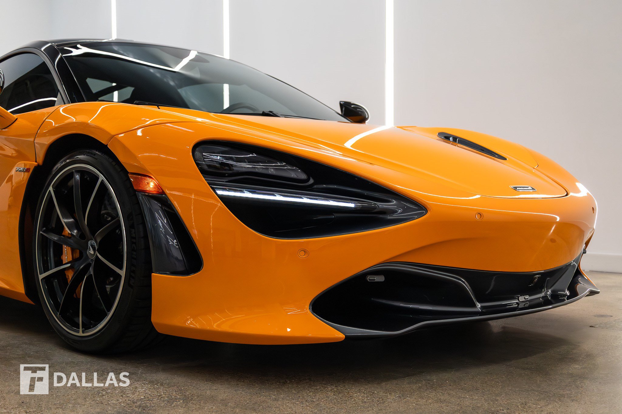 Used 2019 McLaren 720S RWD image 16