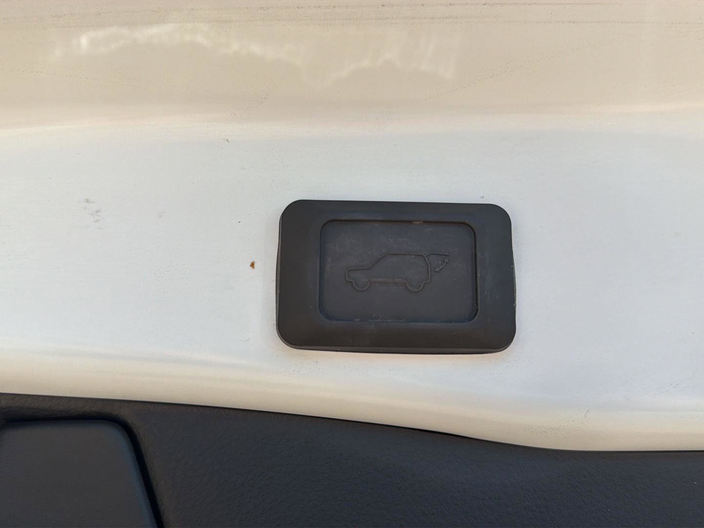 Used 2025 Toyota RAV4 XSE AWD/4WD image 16