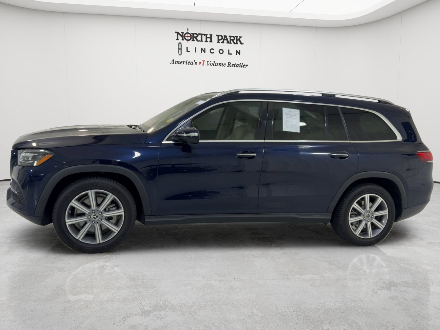 Used 2022 Mercedes-Benz GLS 450 4MATIC image 2