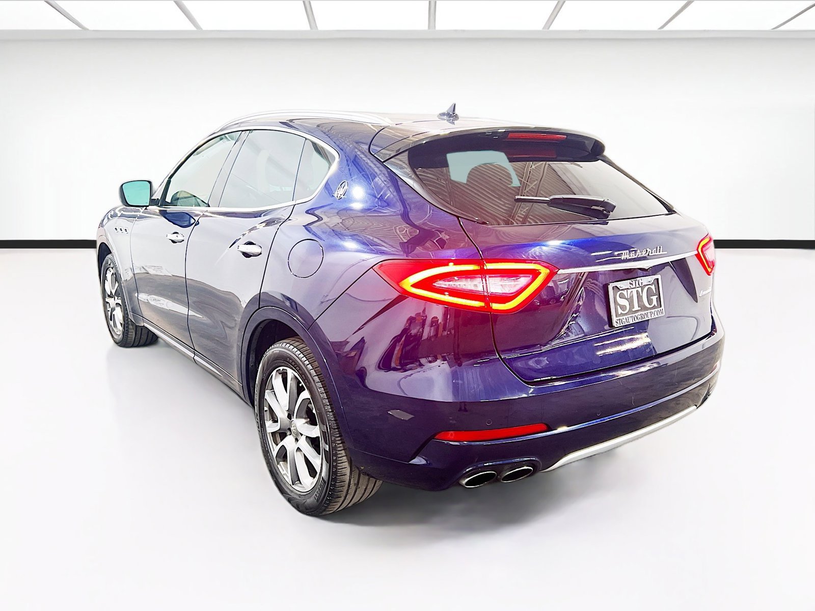 Used 2017 Maserati Levante w/ Luxury Package AWD/4WD image 6