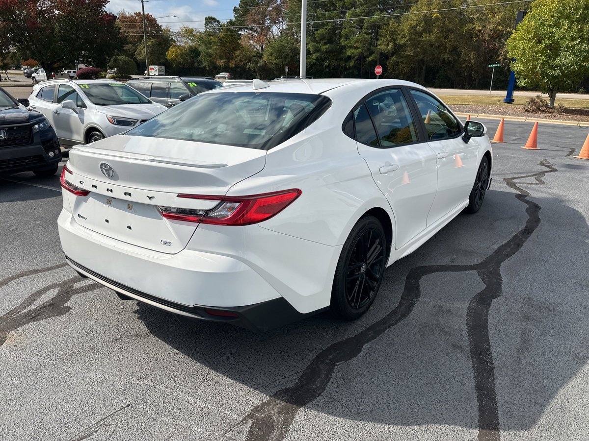 Used 2025 Toyota Camry SE image 7