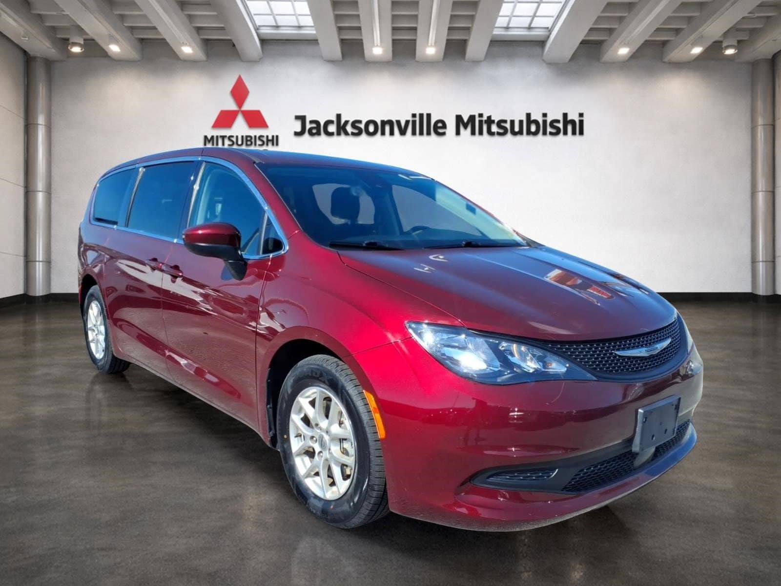 Used 2023 Chrysler Voyager LX FWD image 1