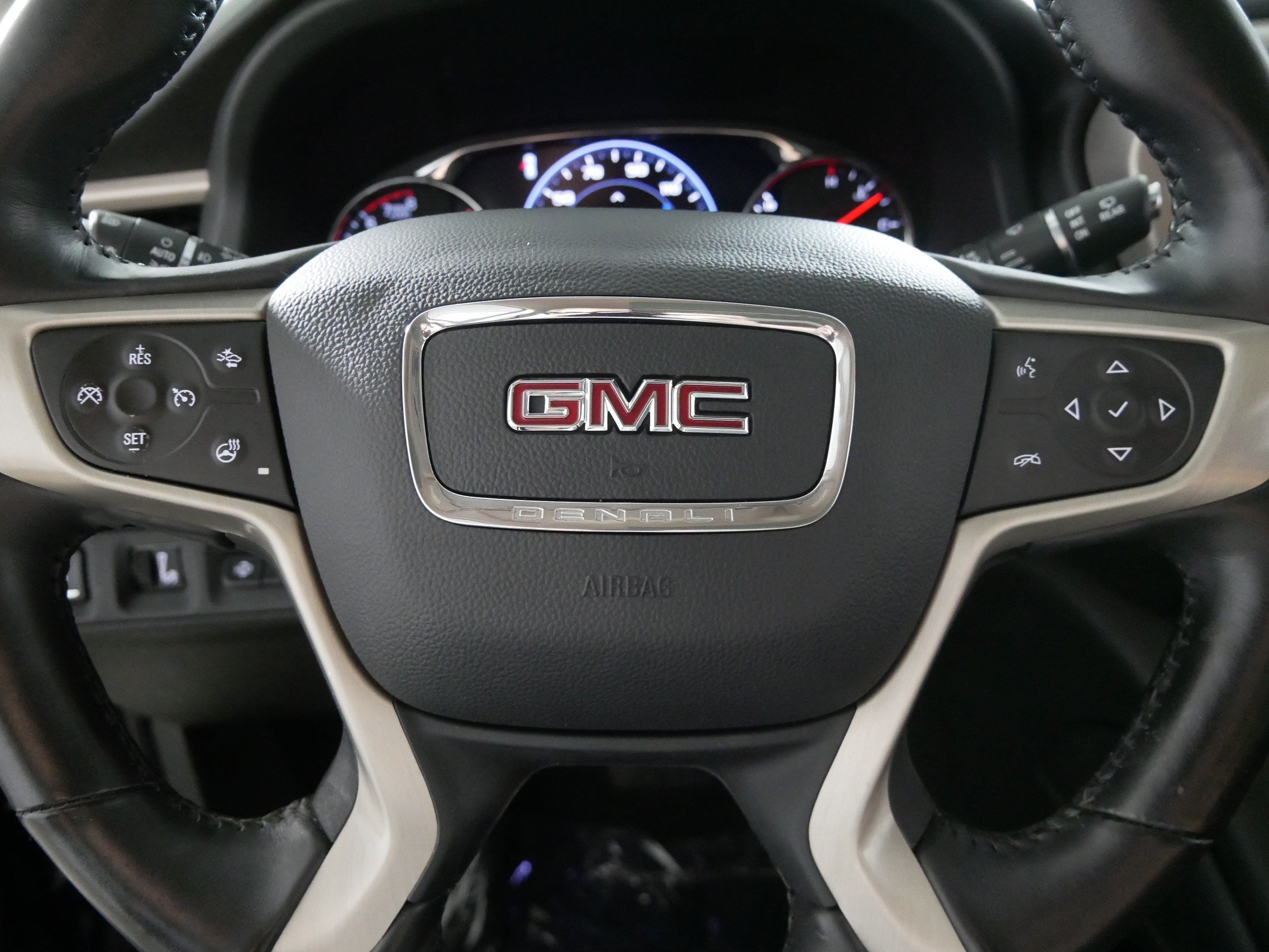 Certified 2022 GMC Acadia Denali w/ Denali Ultimate Package AWD/4WD image 25