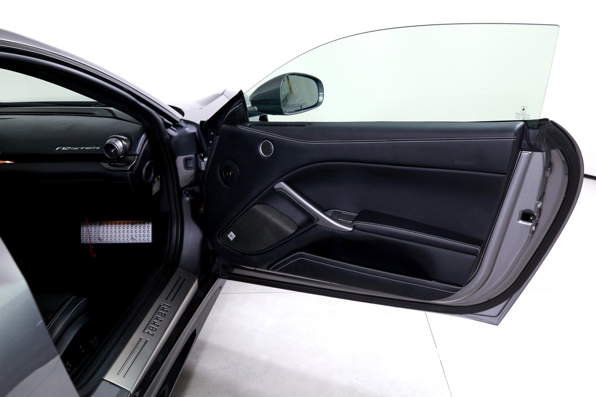 Used 2016 Ferrari F12 Berlinetta RWD image 19