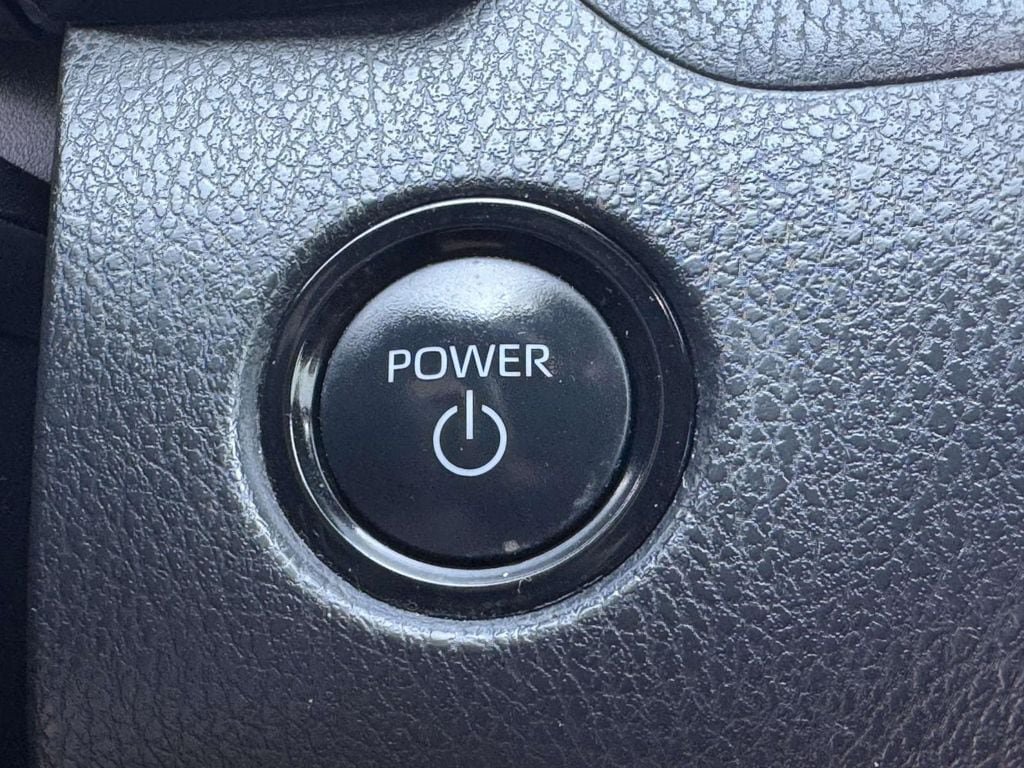 Used 2025 Toyota Camry SE FWD image 10