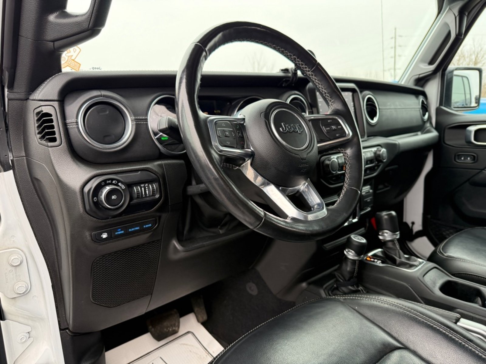 Used 2022 Jeep Wrangler Unlimited Sahara w/ Cold Weather Group image 19