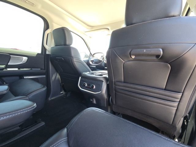Used 2025 Ford Expedition Max Platinum AWD/4WD image 19