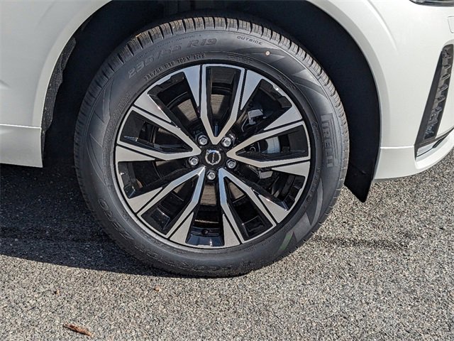 New 2025 Volvo XC60 B5 Core w/ Climate Package image 11