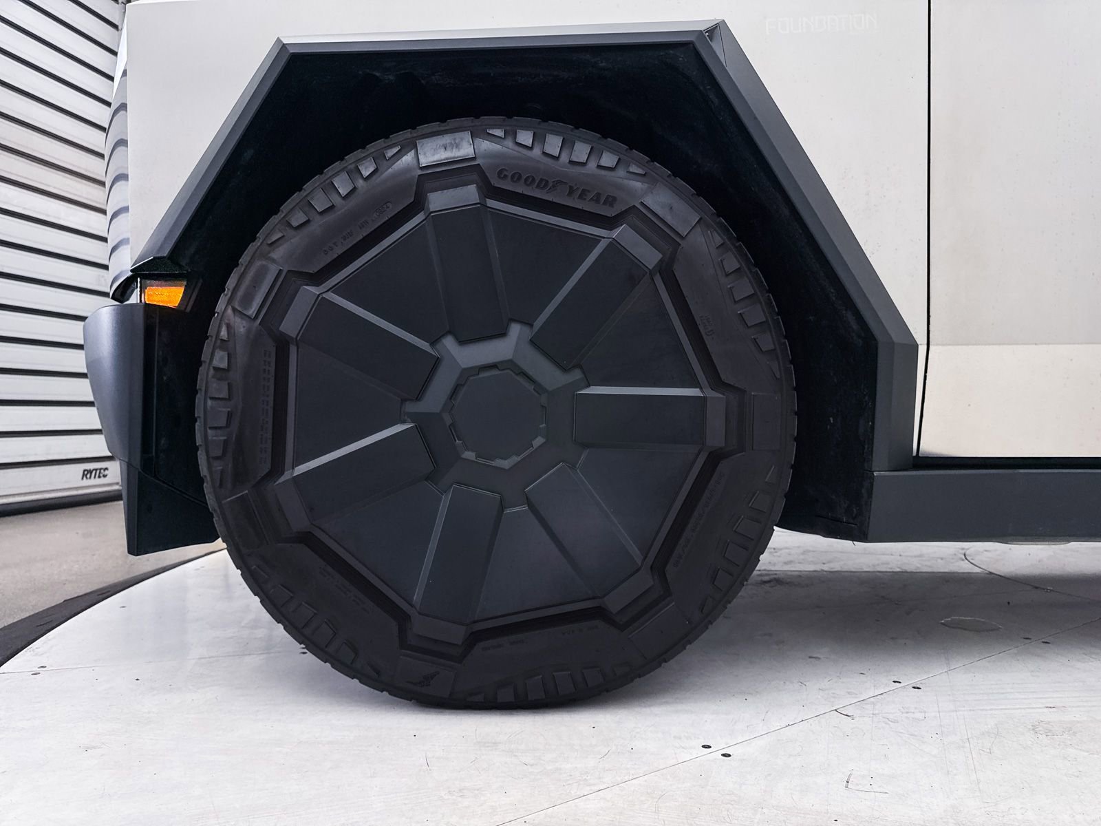 Used 2024 Tesla Cybertruck AWD Crew Cab image 13