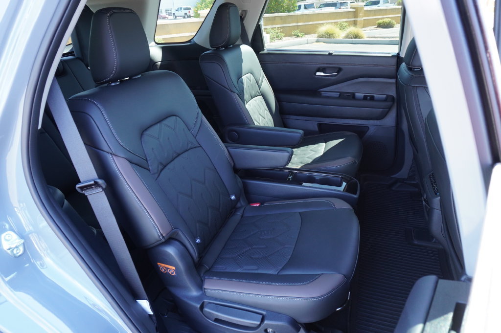 New 2026 Nissan Pathfinder Platinum FWD image 9