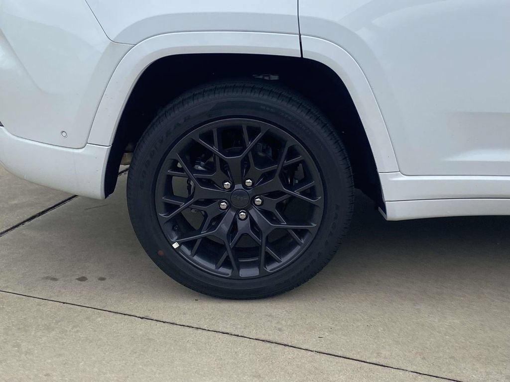 New 2026 Jeep Grand Cherokee Summit w/ Obsidian Package AWD/4WD image 8