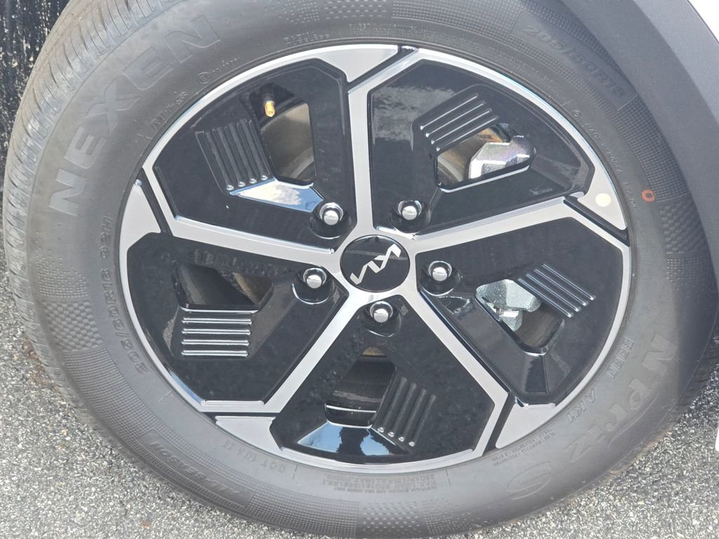 New 2025 Kia Niro EX image 11