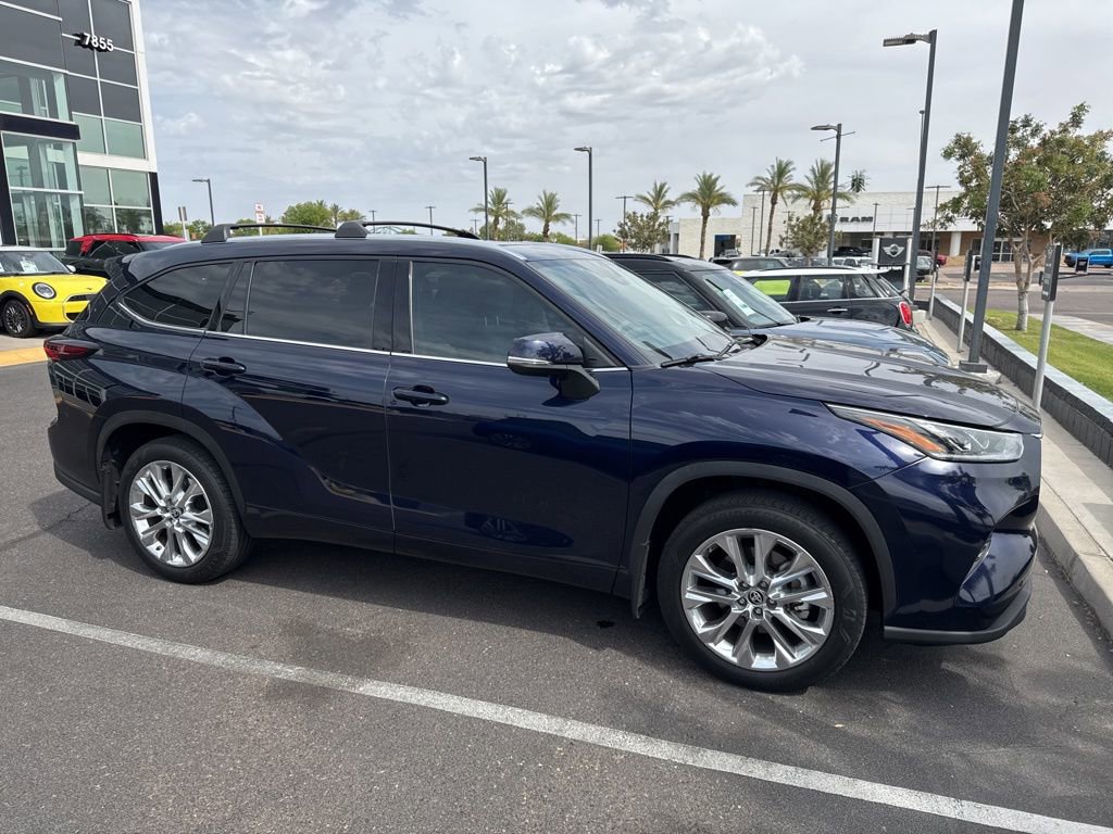 Used 2024 Toyota Highlander Limited image 2