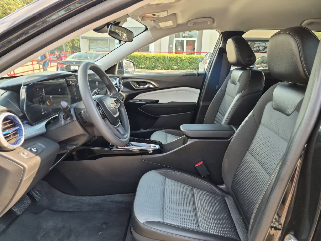 Used 2026 Chevrolet Trax LT FWD image 25