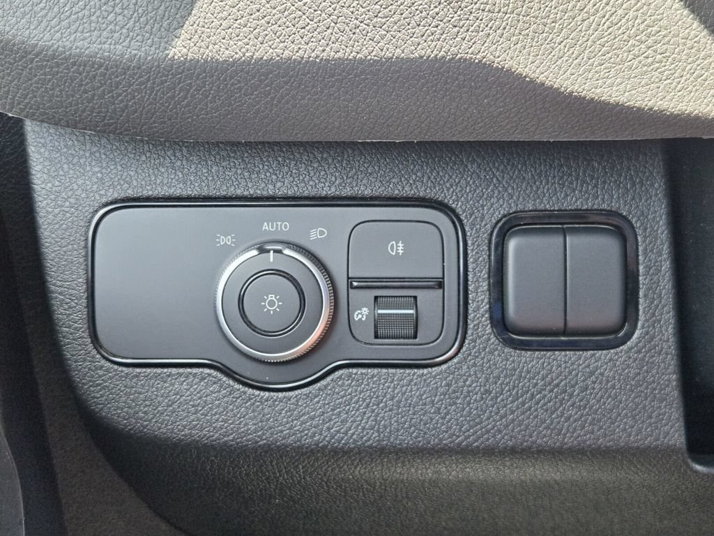 Used 2025 Mercedes-Benz Sprinter 2500 image 29