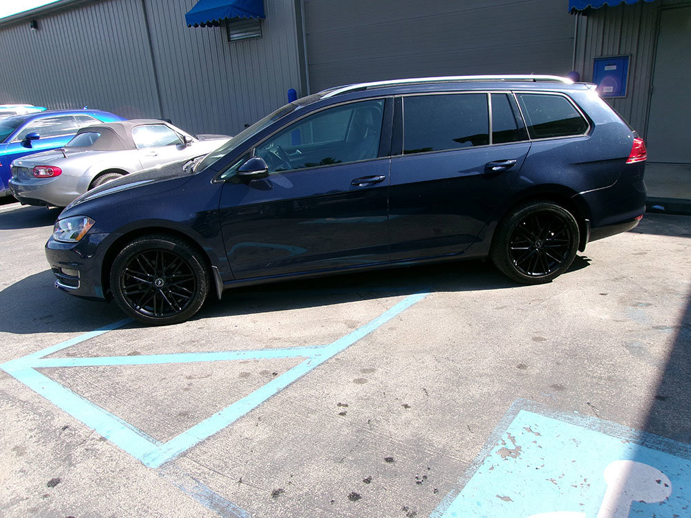 Used 2015 Volkswagen Golf SEL image 3