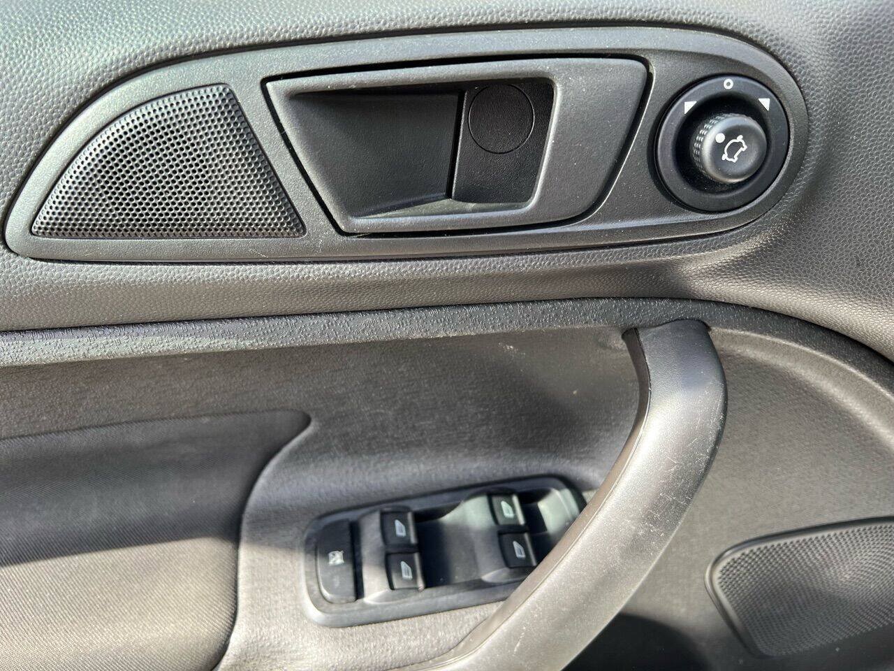 Used 2019 Ford Fiesta SE FWD image 27