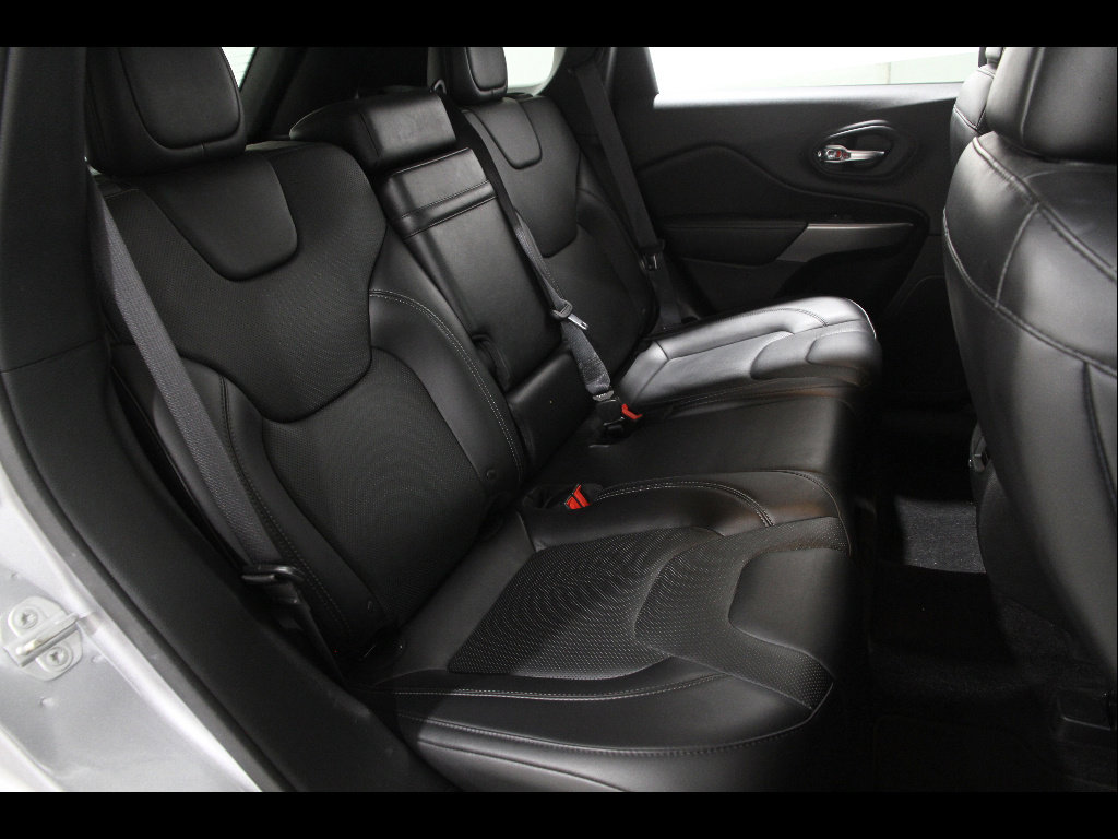 Used 2019 Jeep Cherokee Limited AWD/4WD image 17
