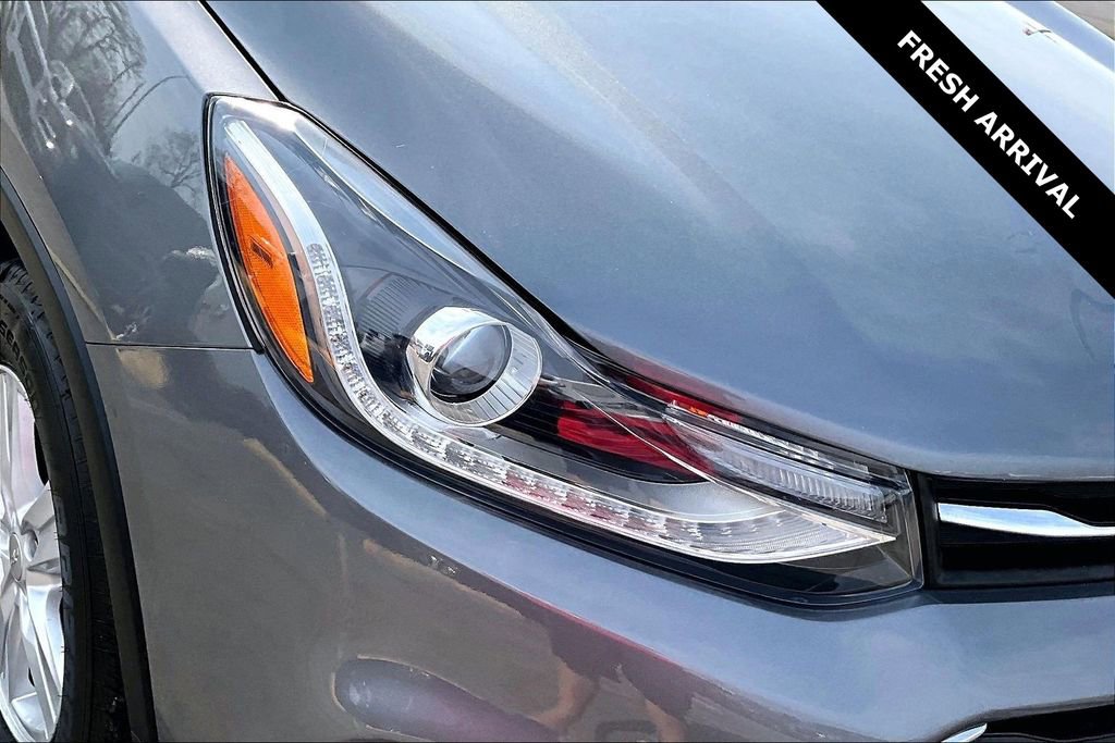 Used 2020 Chevrolet Trax LT w/ LT Convenience Package image 29