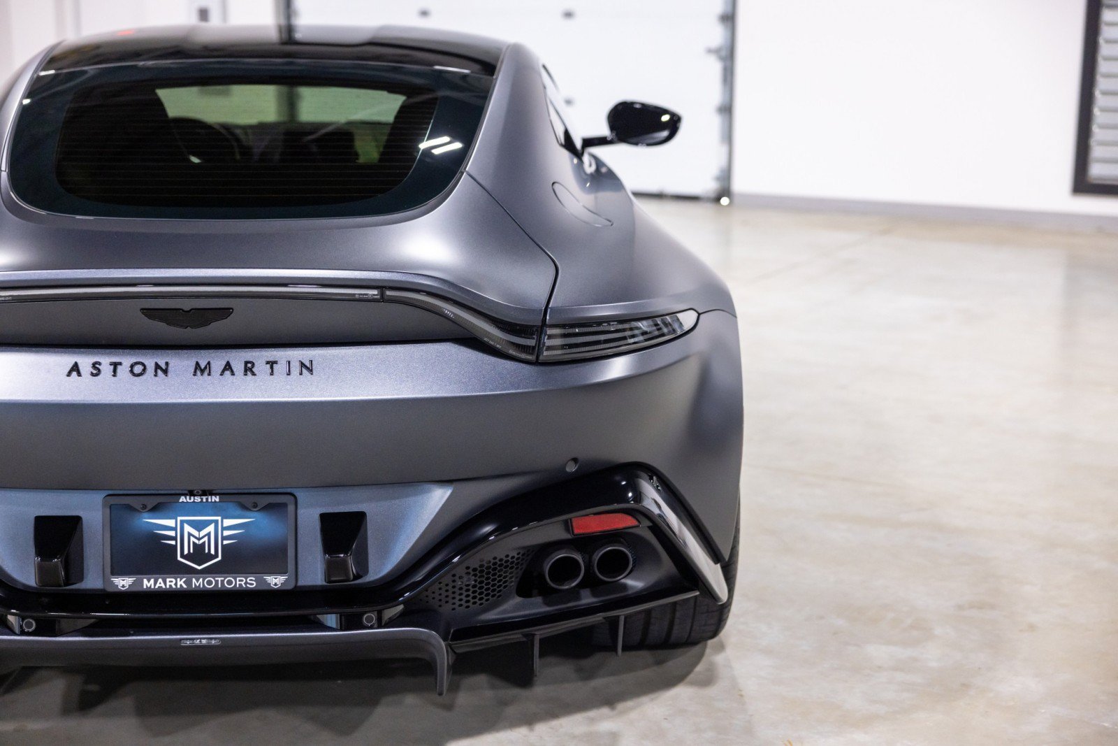 Used 2022 Aston Martin V8 Vantage Coupe RWD image 13