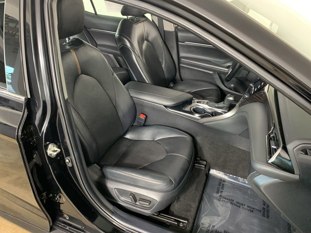 Used 2020 Toyota Camry XLE FWD image 38