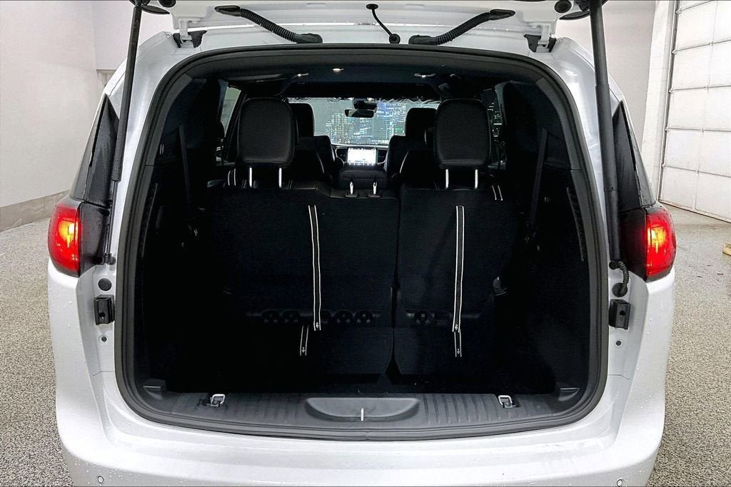 New 2026 Chrysler Voyager LX image 5