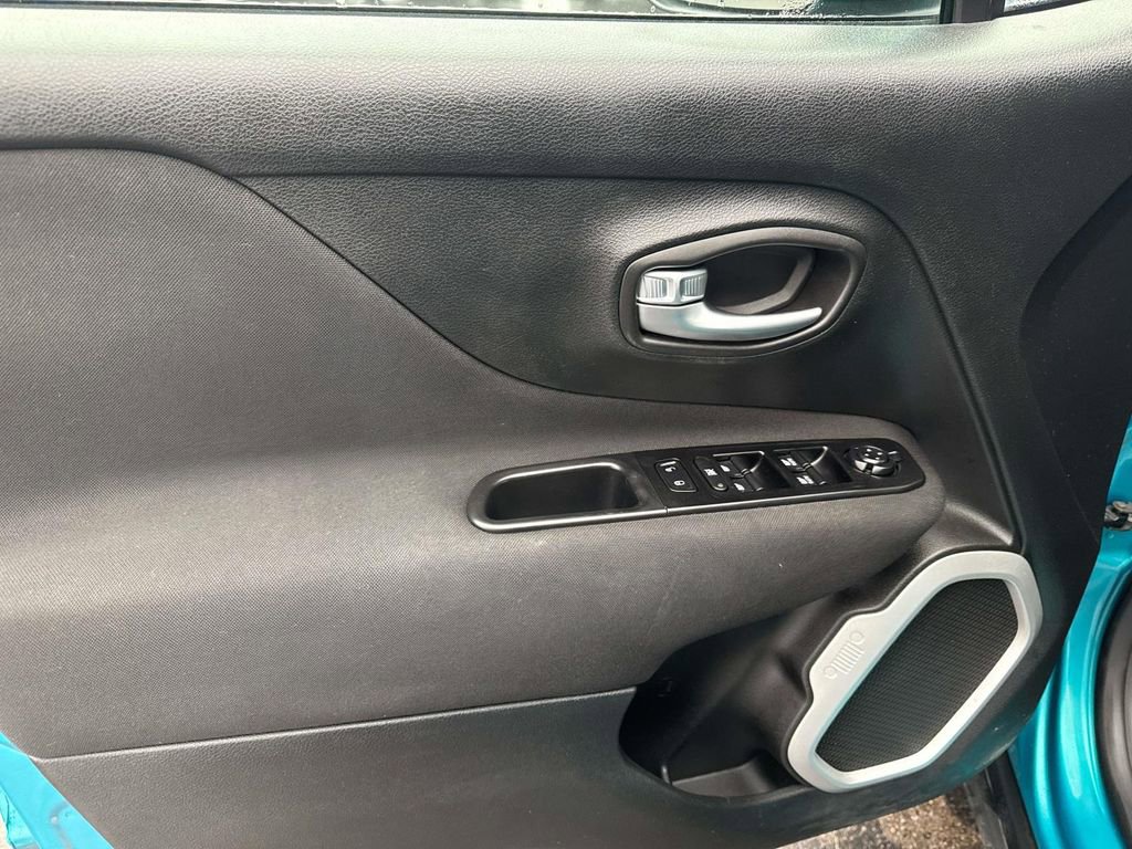 Used 2020 Jeep Renegade Latitude w/ Cold Weather Group image 13