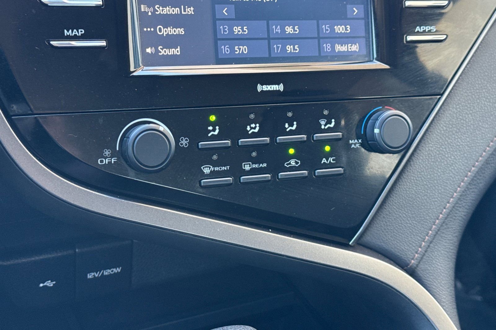 Used 2020 Toyota Camry LE image 19