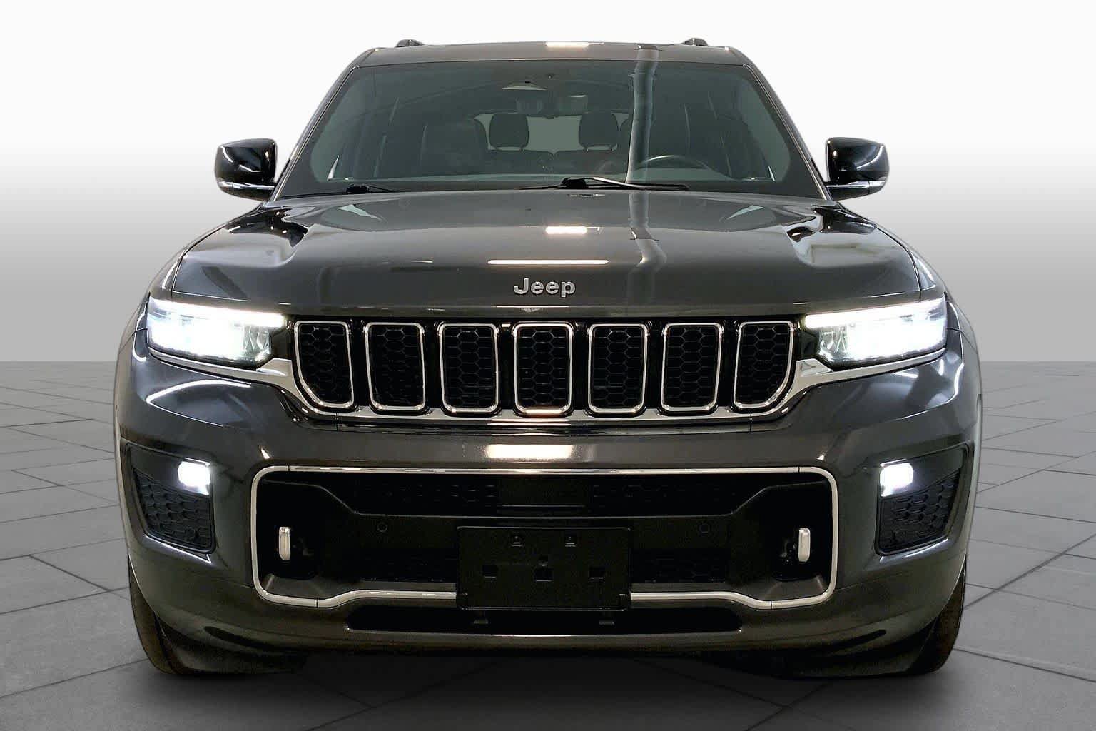 Used 2022 Jeep Grand Cherokee L Overland w/ Luxury Tech Group IV AWD/4WD image 3