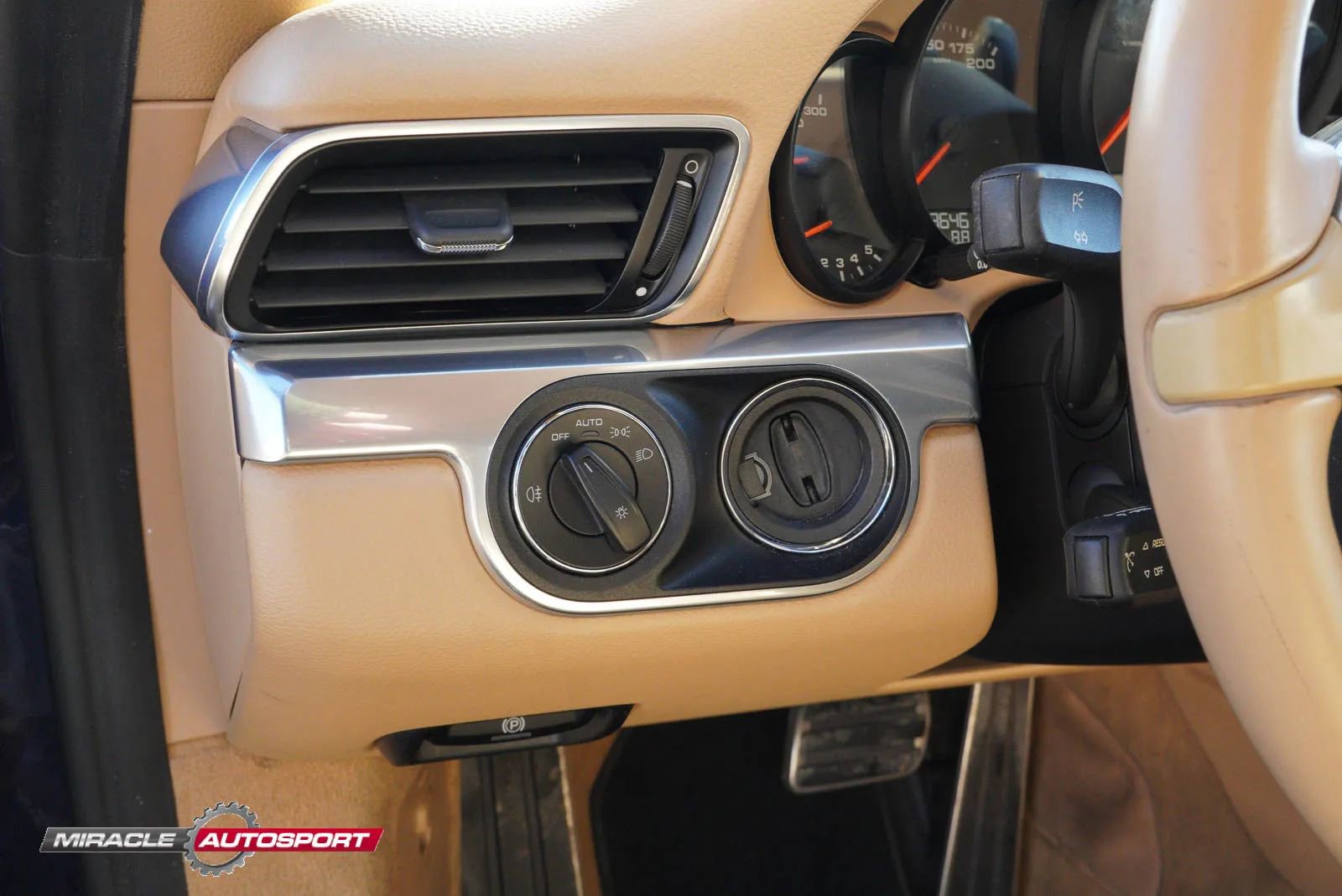 Used 2014 Porsche 911 Carrera w/ Sport Chrono Package image 27