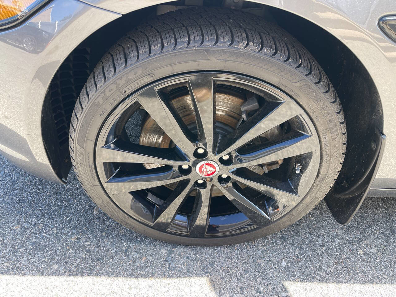 Used 2017 Jaguar XE Prestige image 32