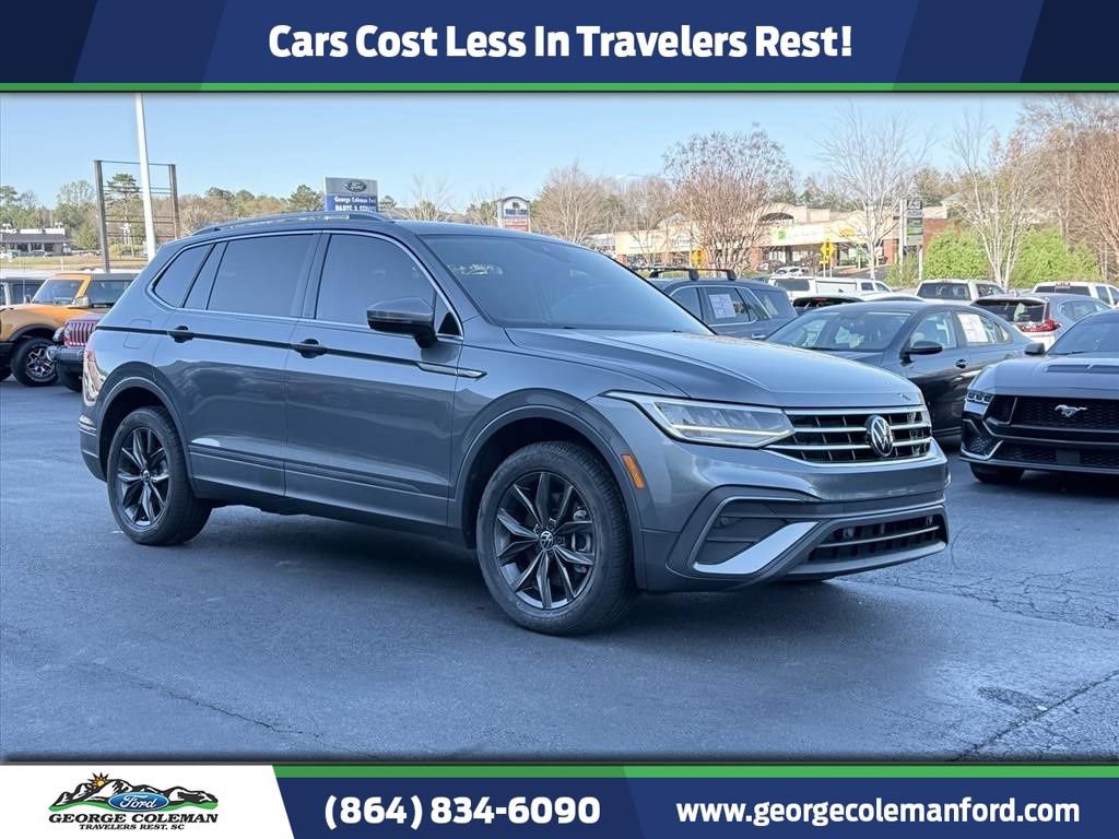 Used 2023 Volkswagen Tiguan SE w/ Panoramic Sunroof Package FWD image 1