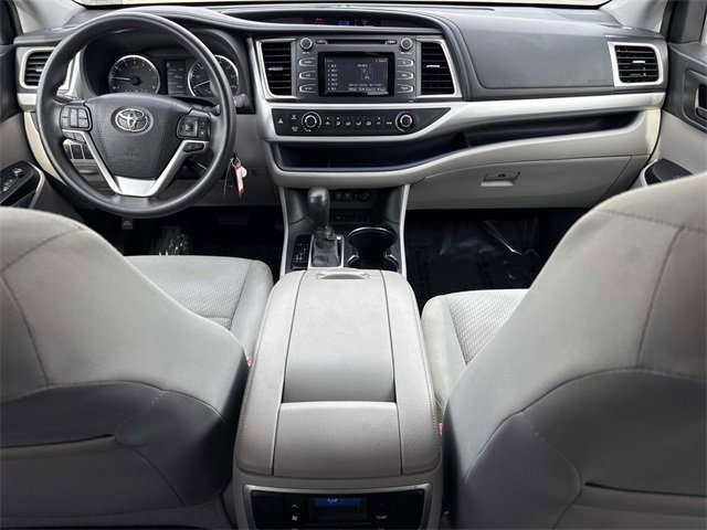 Used 2019 Toyota Highlander LE image 18