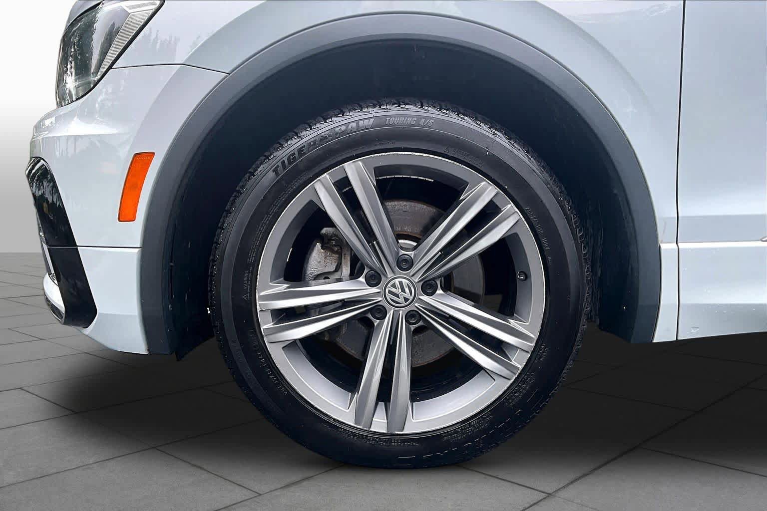 Used 2019 Volkswagen Tiguan SEL R-Line AWD/4WD image 11