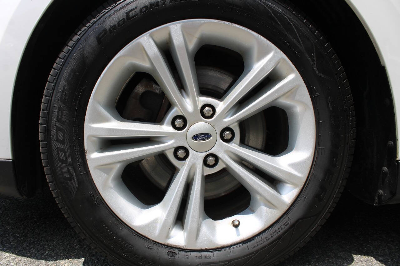 Used 2018 Ford Taurus SE FWD image 18