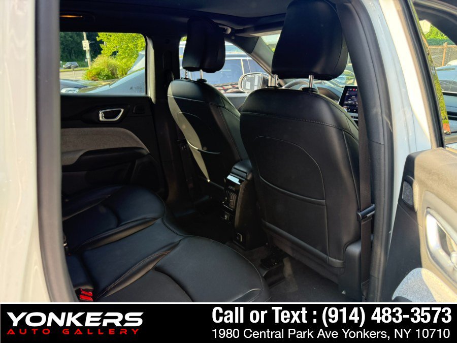 Used 2023 Jeep Compass Latitude w/ Sun and Sound Group AWD/4WD image 30