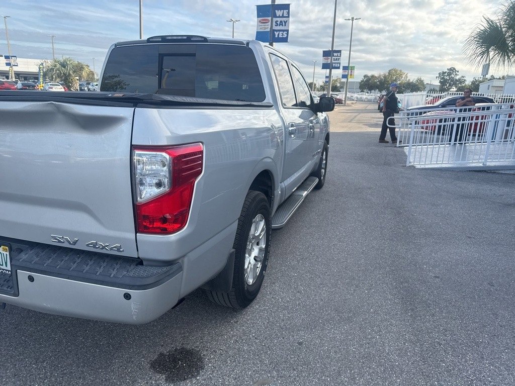 Used 2018 Nissan Titan SV w/ SV Convenience Package image 5
