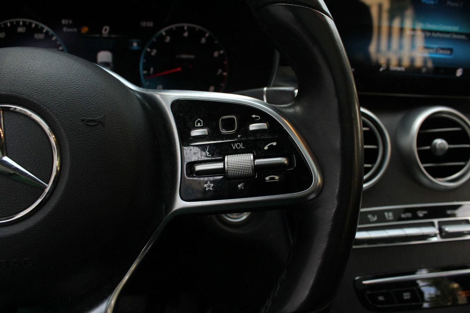 Used 2021 Mercedes-Benz GLC 300 4MATIC image 31