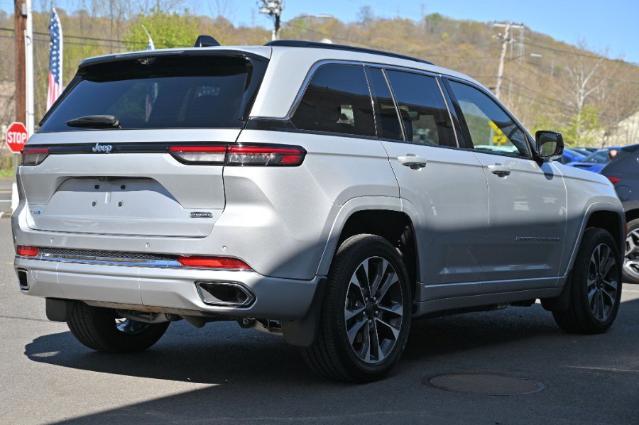 Used 2024 Jeep Grand Cherokee Overland w/ Luxury Tech Group IV AWD/4WD image 7