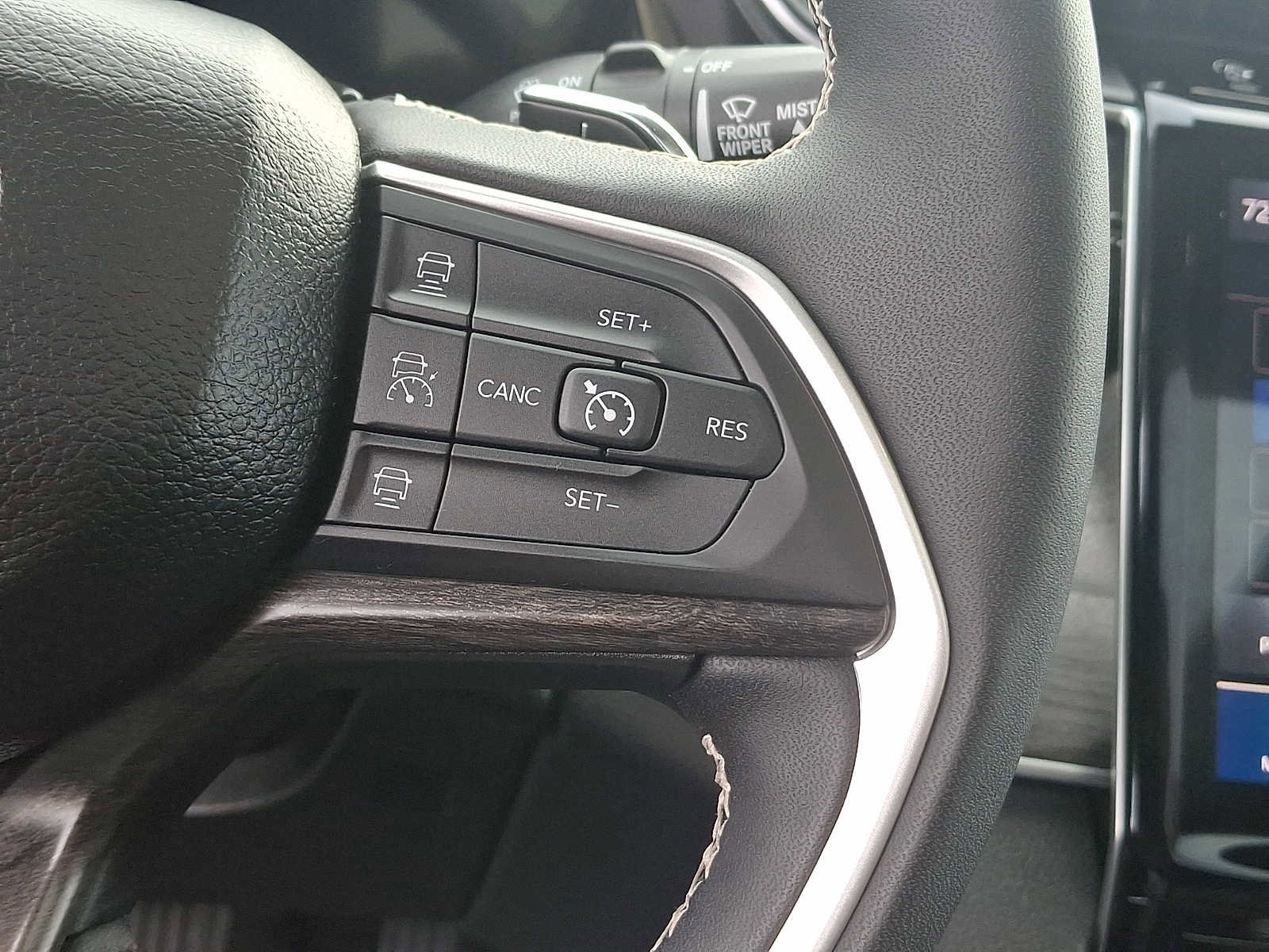 Used 2024 Jeep Grand Cherokee L Limited AWD/4WD image 25