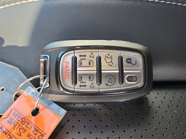 Used 2024 Chrysler Pacifica Touring-L image 37