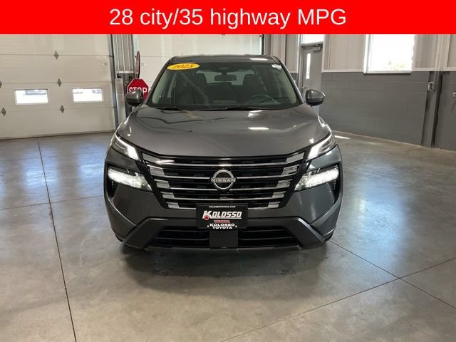 Used 2025 Nissan Rogue SV AWD/4WD image 2