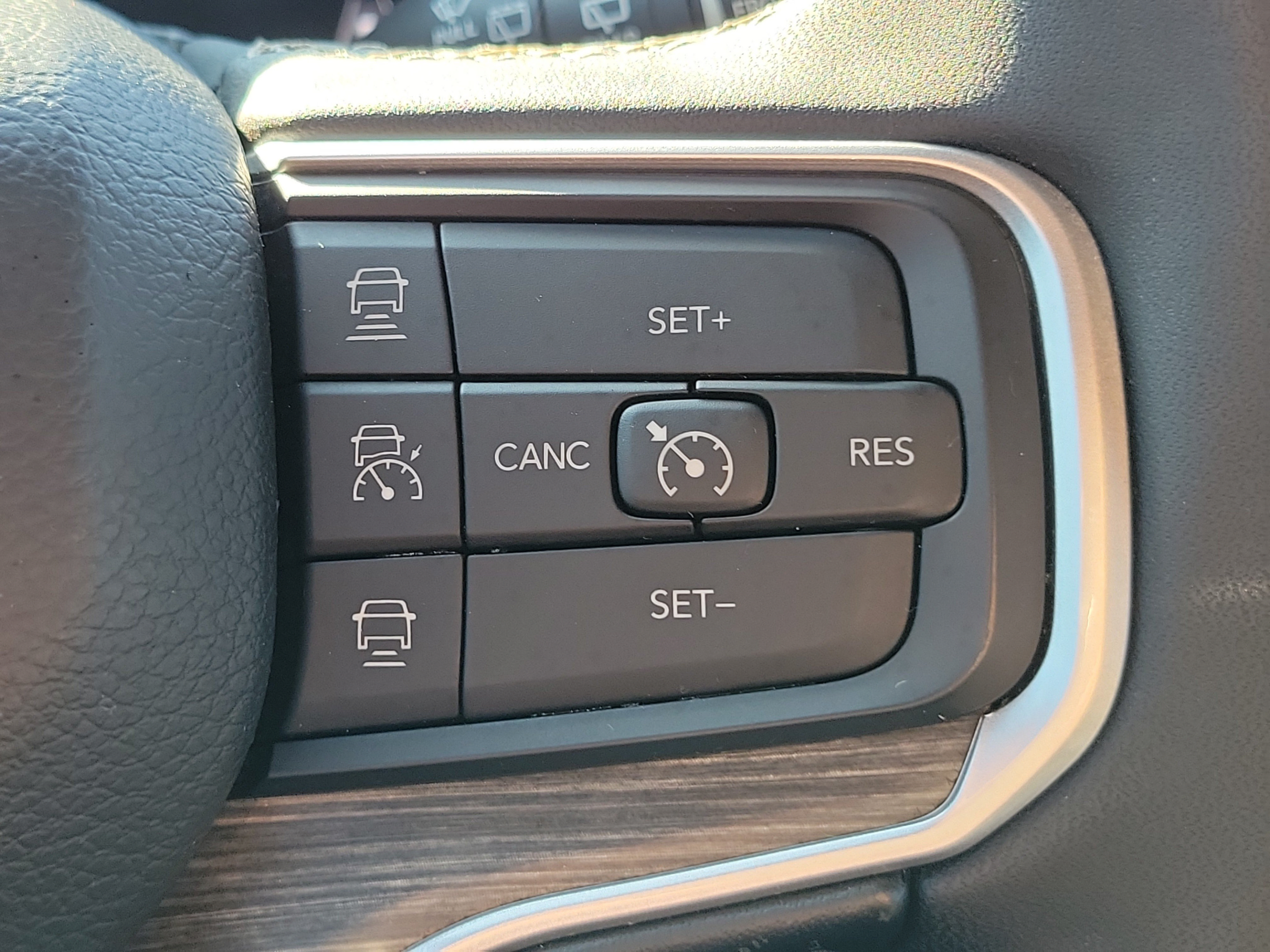 Used 2024 Jeep Wagoneer L Series III w/ Premium Group I AWD/4WD image 22