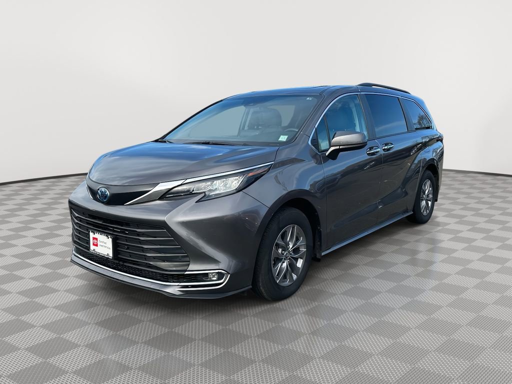 Used 2023 Toyota Sienna XLE image 7