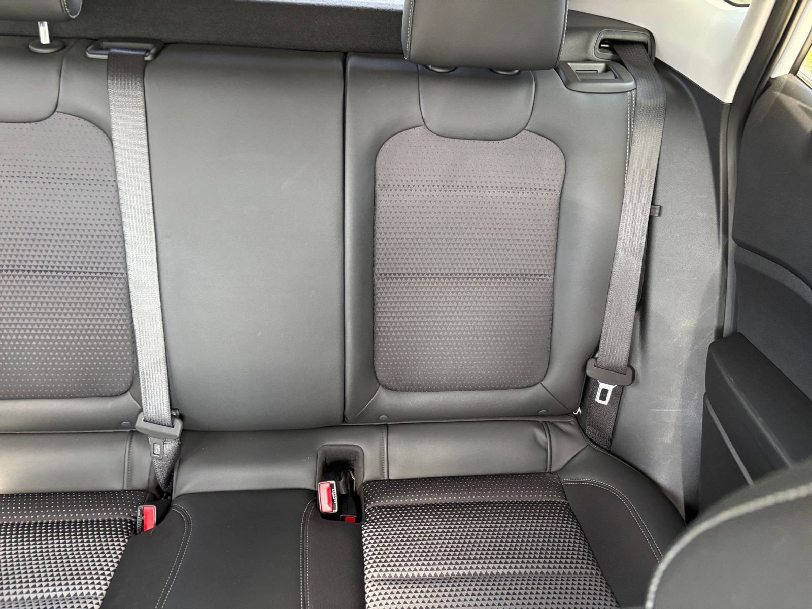 Used 2025 Chevrolet Trax LT image 39